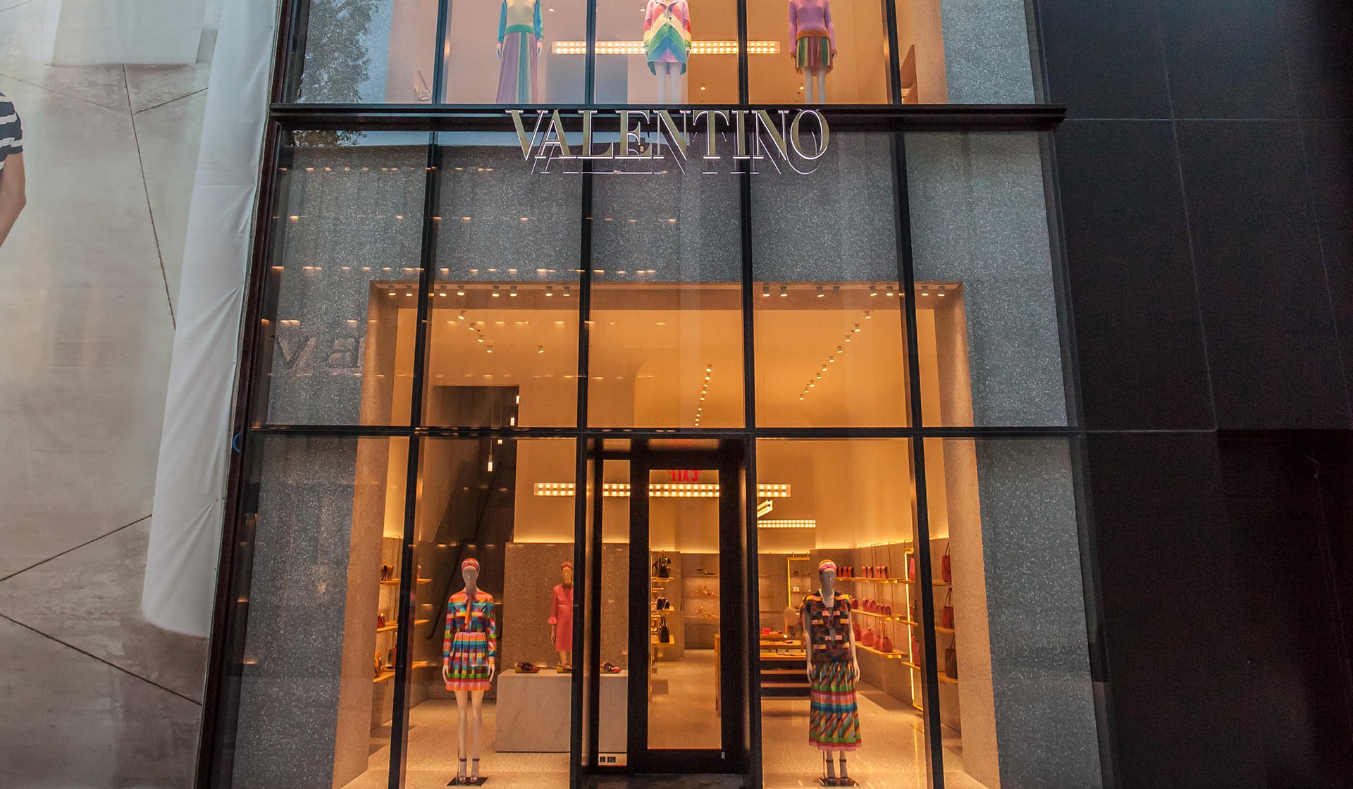 halstørklæde budbringer affald Valentino store in Miami, Florida | Miami Design District